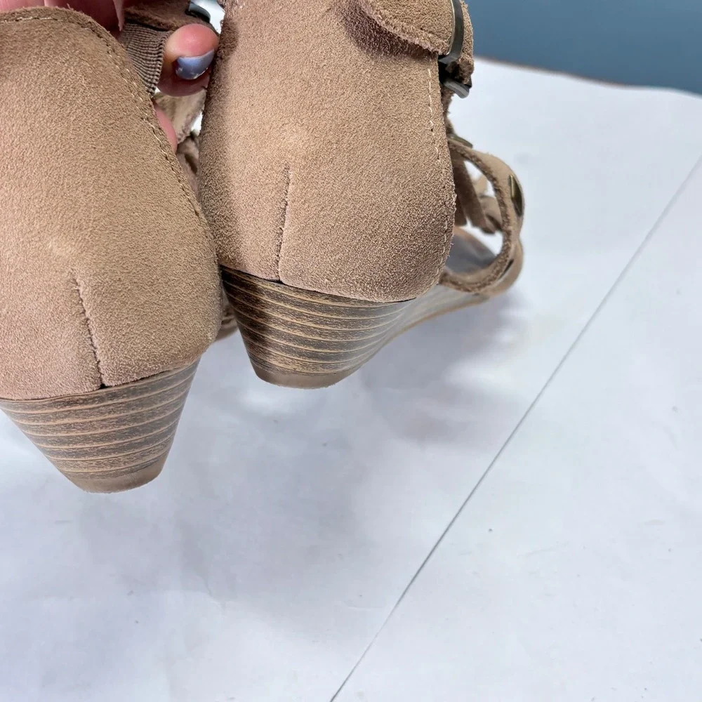 Minnetonka Merriam Brown Suede Studded Fringe Sandal Sz 9 Boho Western Festival